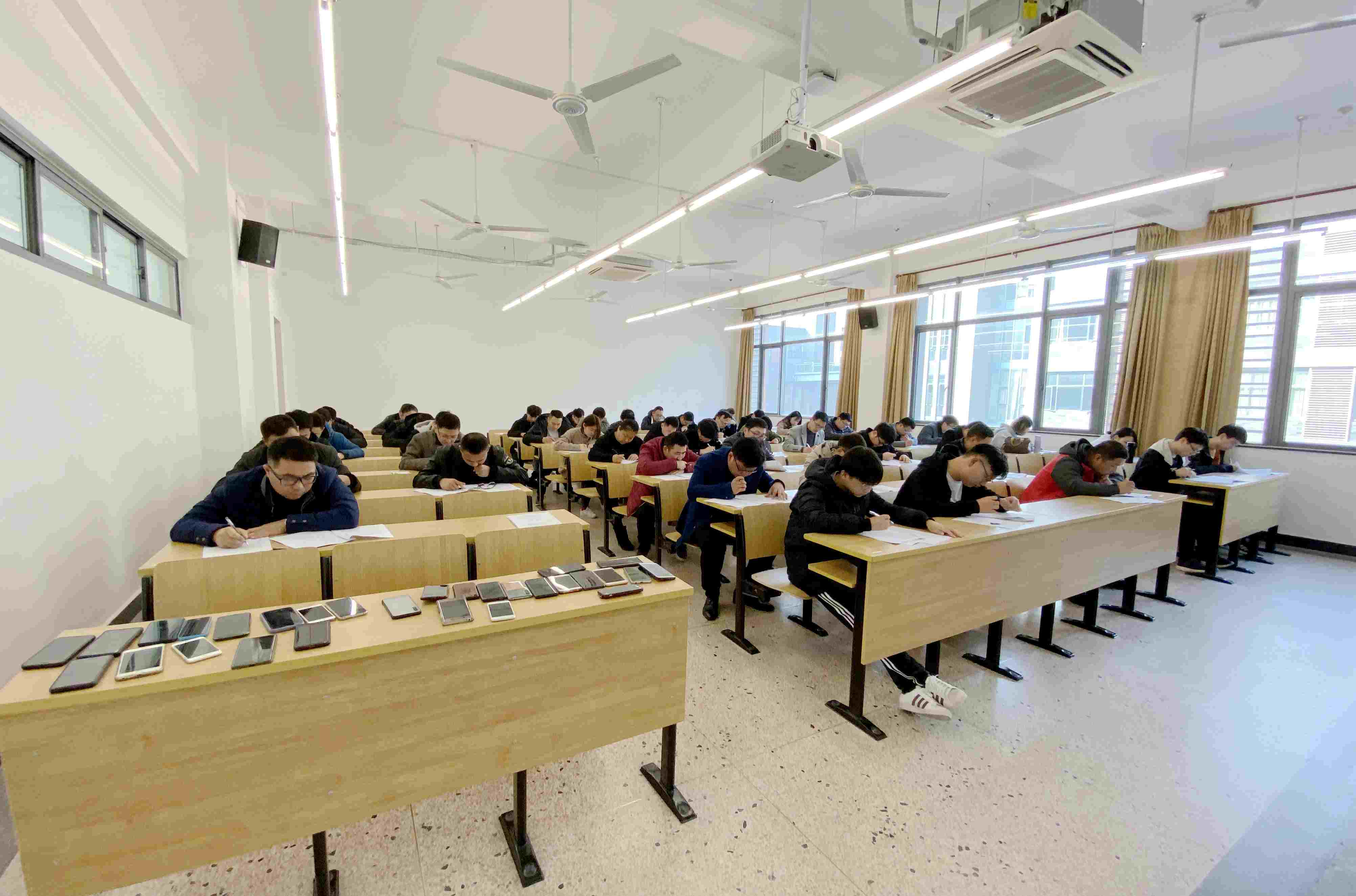 業(yè)務知識測試現(xiàn)場